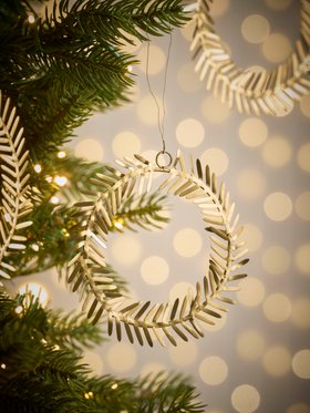 COX&COX Three Hanging Brass Wreath 1053962