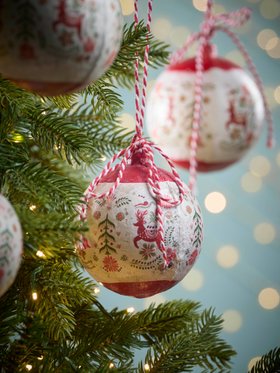 COX&COX Four Rustic Noel Paper Mache Baubles 1053985