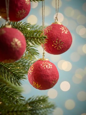 COX&COX Four Handpainted Flower Paper Mache Baubles - Red 1053974
