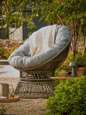 COX&COX Issuri Indoor Outdoor Swivel Chair