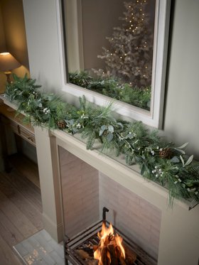 COX&COX Mistletoe & Pine Pre-Lit Garland 1035277