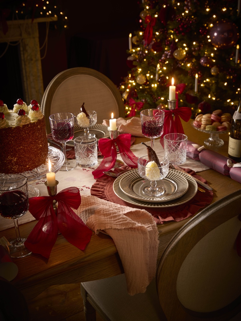 COX & COX Champagne Reverie tablescape