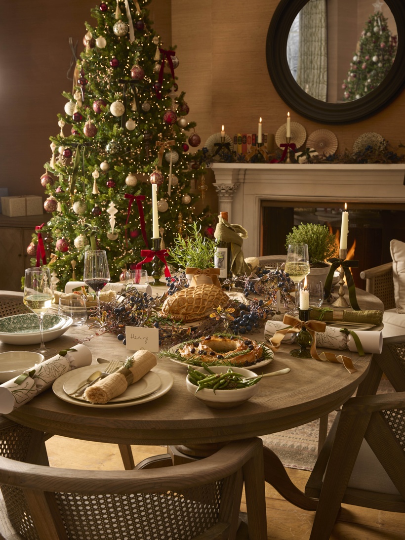 COX & COX English Rustic Fireside dining