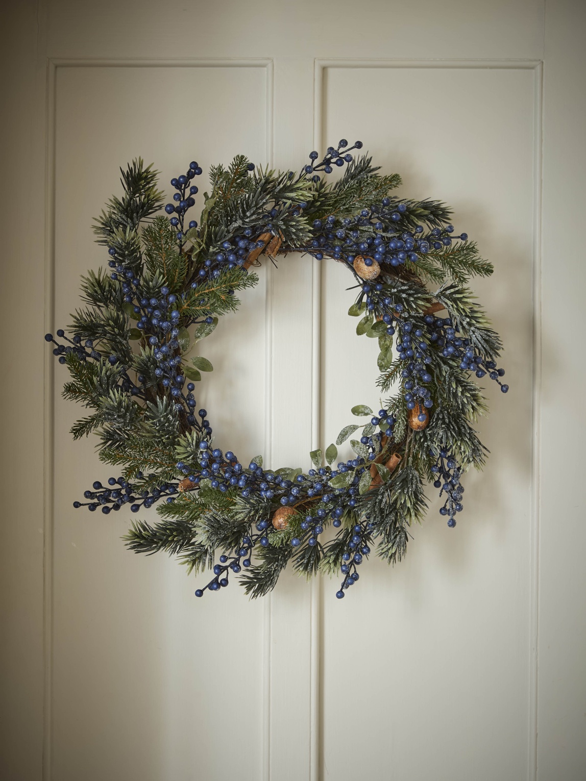 COX & COX Frosted Faux Juniper & Spice Wreath 1050434