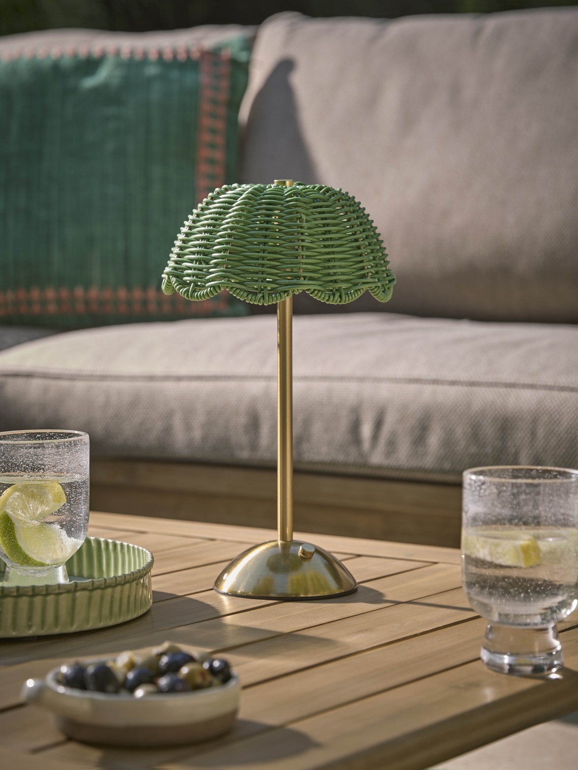 COX&COX Rechargeable Scalloped Rattan Lamp 1352138