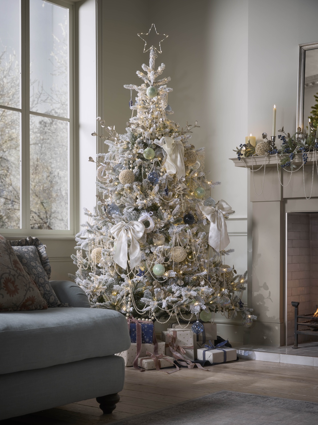 COX&COX MASQUERADE XMAS TREE PORTRAIT