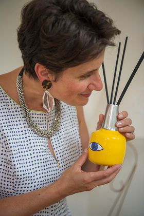 YELLOW "EYE" SCENT DIFFUSER WITH 9 REED STICKS