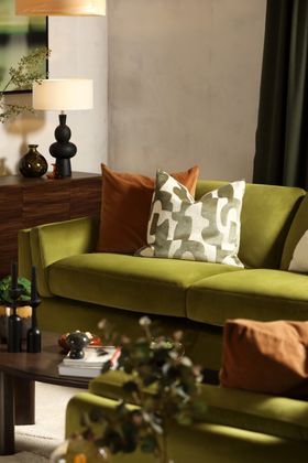Lucia Sofa - Retro Autumn - Portrait Close-Up 3