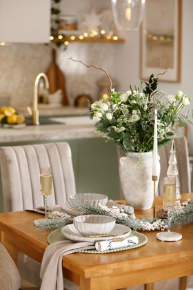 Christmas 2025 - Highbury Oak Dining table With Salisbury Dining Chairs - Alt 1