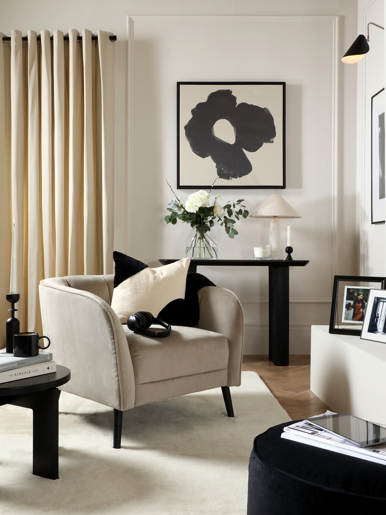 Loren Champagne Velvet Armchair - Soft Minimalism Listening Corner