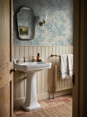 DIVINE SAVAGES MARQUIS DE PLUME WALLPAPER IN 'EGGSHELL BLUE' LIFESTYLE 5