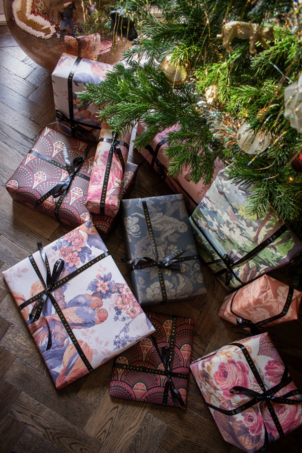 DIVINE SAVAGES KITSCHMAS CHRISTMAS