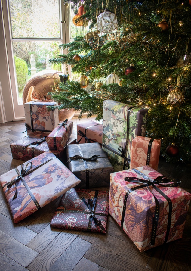 DIVINE SAVAGES KITSCHMAS CHRISTMAS