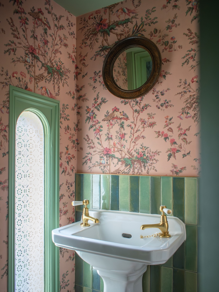 DIVINE SAVAGES GARDEN OF AMYTIS  ROSE  WALLPAPER