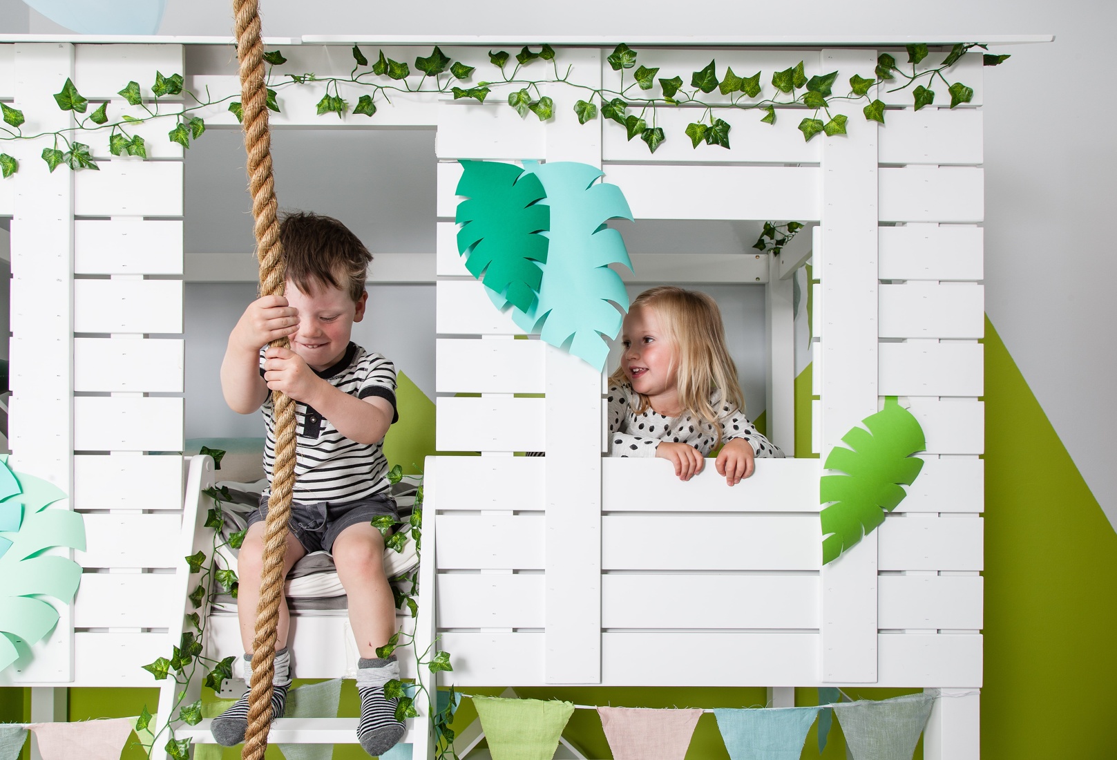 Christopher Jungle Treehouse Midsleeper Bed in Classic White