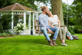 Compo Paar im Garten