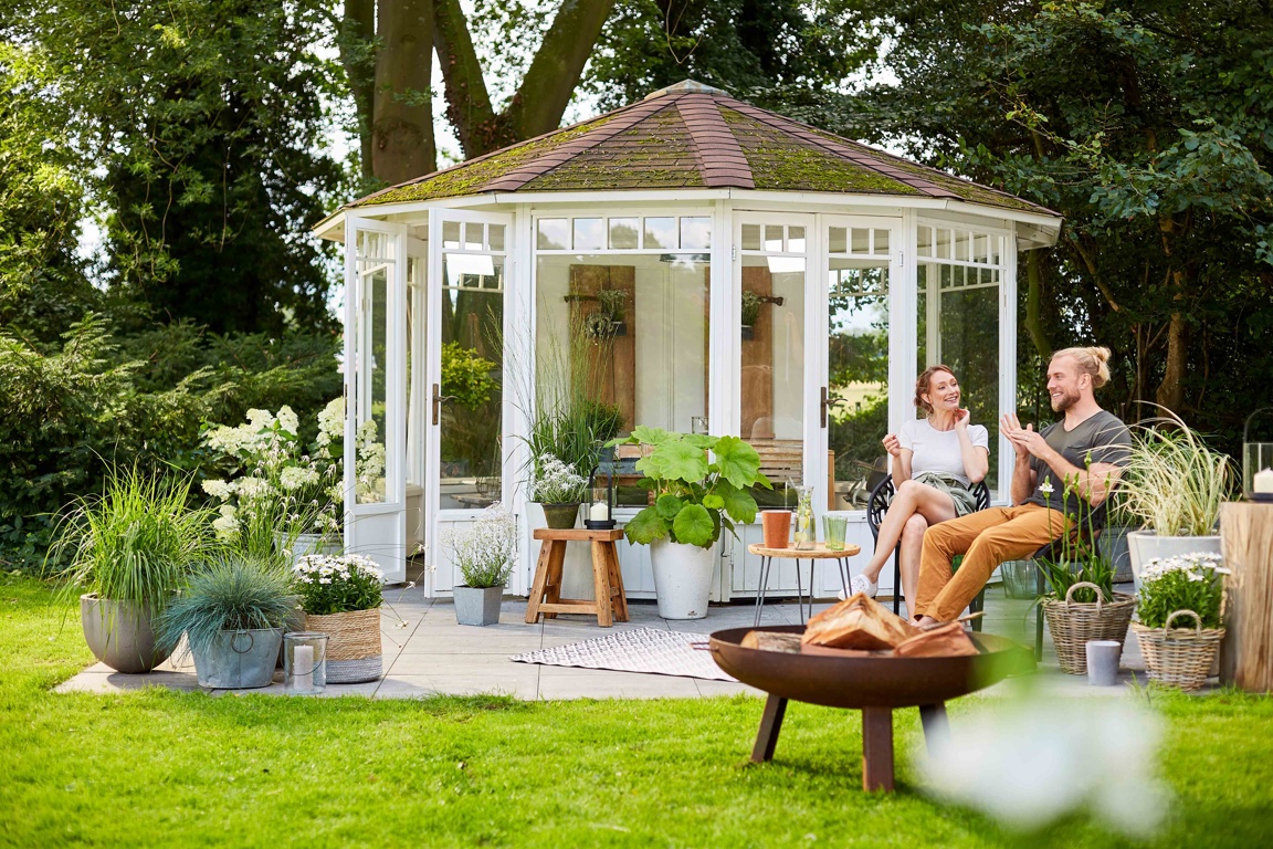 COMPO Paar mit einem Gartenpavillon