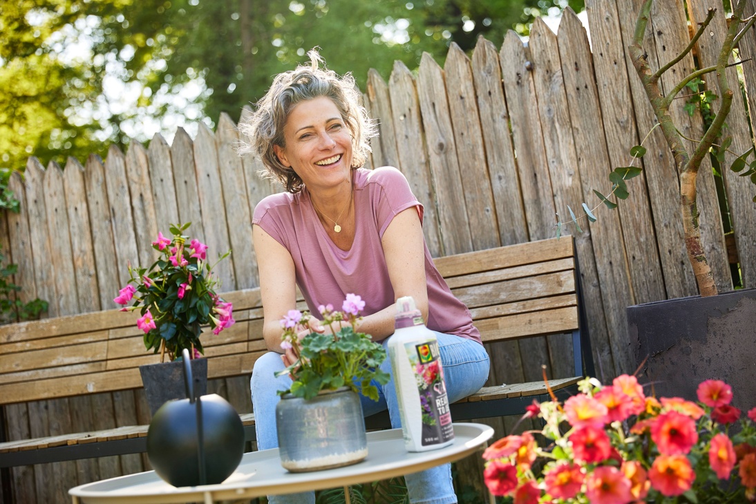 COMPO BIO READY TO USE Bluehpflanzenduenger R9A4722 02