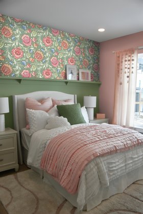 Juliette Green Wallpaper