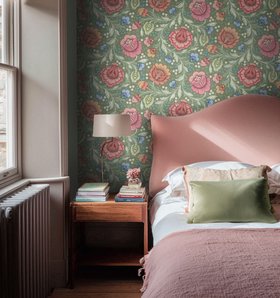 Juliette Green Wallpaper