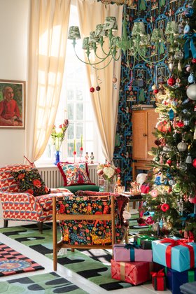 MINDTHEGAP Home, A Transylvanian Christmas, Lifestyle Portrait