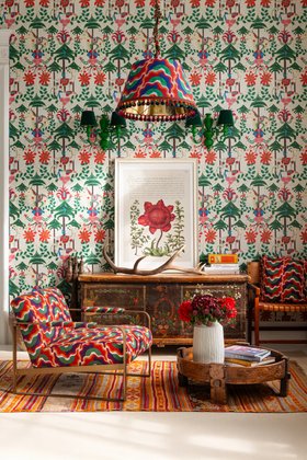 TRANSYLVANIAN RHAPSODY Anniversary Lifestyle Collection, A WOODLAND TALE Cream Wallpaper, Lifestyle Portrait