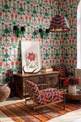 TRANSYLVANIAN RHAPSODY Anniversary Lifestyle Collection, A WOODLAND TALE Cream Wallpaper, Portrait Lifestyle