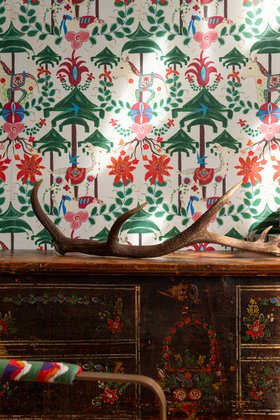 TRANSYLVANIAN RHAPSODY Anniversary Lifestyle Collection, A WOODLAND TALE Cream Wallpaper, Portrait Lifestyle