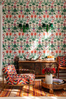 TRANSYLVANIAN RHAPSODY Anniversary Lifestyle Collection, A WOODLAND TALE Cream Wallpaper, Portrait Lifestyle