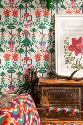 TRANSYLVANIAN RHAPSODY Anniversary Lifestyle Collection, A WOODLAND TALE Cream Wallpaper, Portrait Lifestyle