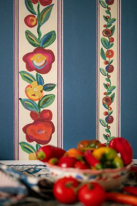 TRANSYLVANIAN RHAPSODY Anniversary Lifestyle Collection, DAINTY FLOWERING WALLPAPER, Lifestyle Portrait