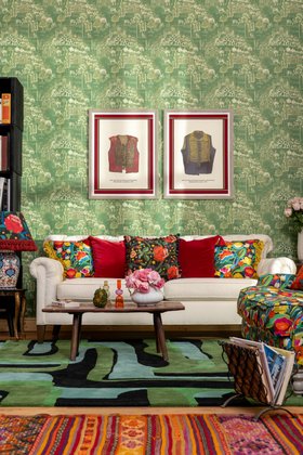 TRANSYLVANIAN RHAPSODY Anniversary Lifestyle Collection, HAVERZHAKAN ZEPHYR WALLPAPER, Lifestyle Portrait