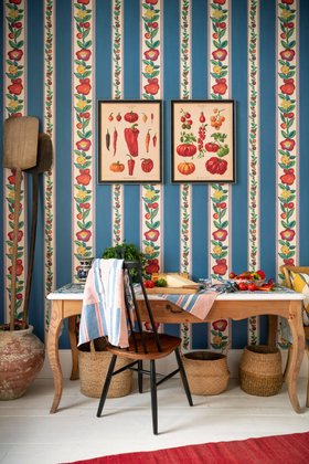 MINDTHEGAP Wallpaper, TRANSYLVANIAN RHAPSODY Anniversary Collection, DAINTY FLOWERING Azure Wallpaper, Lifestyle Portrait