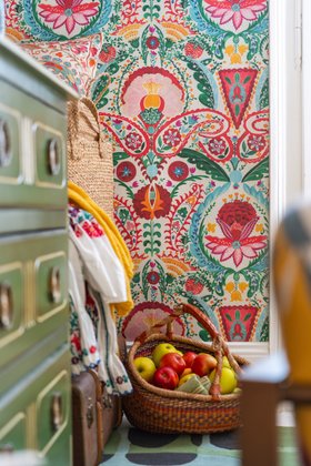 MINDTHEGAP Wallpaper, TRANSYLVANIAN RHAPSODY Anniversary Collection, ROSA MUNDI Wallpaper, Lifestyle Portrait
