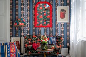 MINDTHEGAP Wallpaper, TRANSYLVANIAN RHAPSODY Anniversary Collection, KING'S IKAT Wallpaper, Lifestyle Portrait