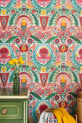 MINDTHEGAP Wallpaper, TRANSYLVANIAN RHAPSODY Anniversary Collection, ROSA MUNDI Wallpaper, Lifestyle Portrait