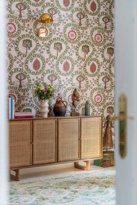 MINDTHEGAP Wallpaper, TRANSYLVANIAN RHAPSODY Anniversary Collection, TWO STORKS Taupe Wallpaper, Lifestyle Portrait