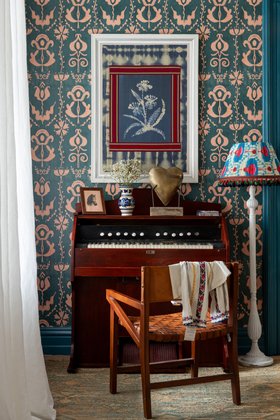 MINDTHEGAP Wall Art, TRANSYLVANIAN RHAPSODY, PHANTOM FLORA I, Lifestyle Images