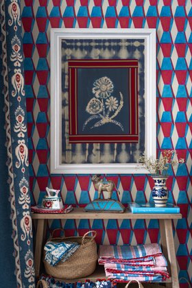 MINDTHEGAP Wall Art, TRANSYLVANIAN RHAPSODY, PHANTOM FLORA II 70x100cm FA14036 Lifestyle Portrait
