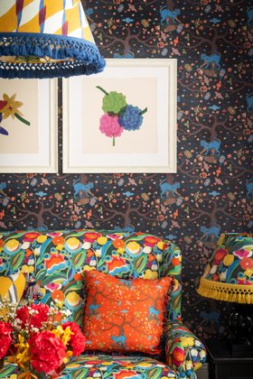MINDTHEGAP Wallpaper, TRANSYLVANIAN RHAPSODY, Anniversary Collection, TREE OF LIFE Anthracite Wallpaper, Lifestyle Portrait