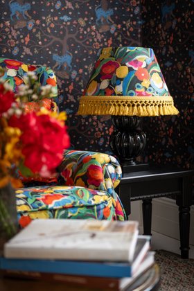 MINDTHEGAP Lighting, QUEEN'S GARDEN Lampshade BOTANY TABLE LAMP IN CRIMSON BLACK RESIN LS30616 BL80033 Lifestyle Portrait
