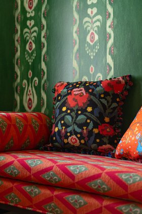 MINDTHEGAP Cushions, CLAUDINE Cushion LC40277 Lifestyle Portrait