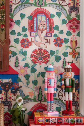 MINDTHEGAP Home, A Transylvanian Christmas, Lifestyle Portrait