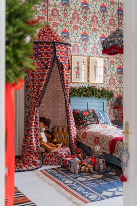 MINDTHEGAP Home, A Transylvanian Christmas, Lifestyle Portrait