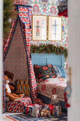 MINDTHEGAP Home, A Transylvanian Christmas, Lifestyle Portrait