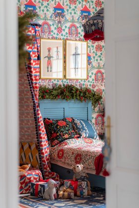 MINDTHEGAP Home, A Transylvanian Christmas, Lifestyle Portrait