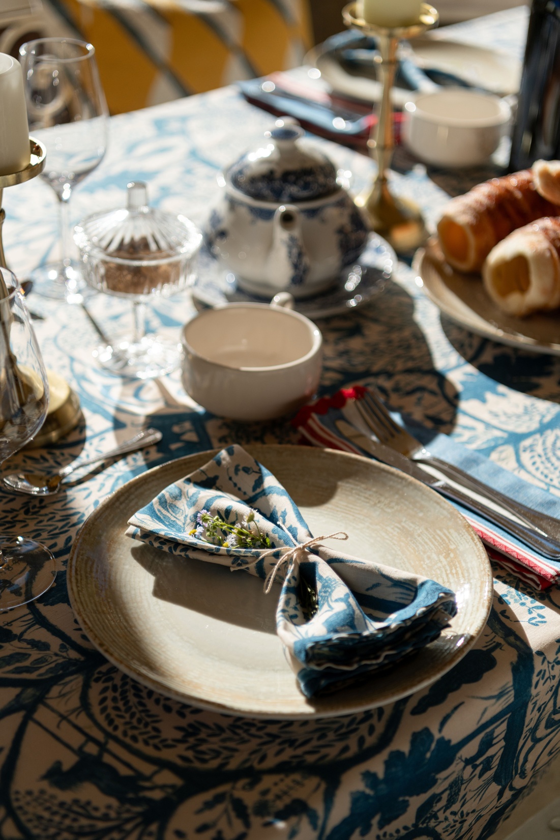 MINDTHEGAP Accessories, ENCHANTED TRANSYLVANIA, THE ENCHANTED WOODLAND DUSK BLUE NAPKIN SET, Lifestyle Portrait