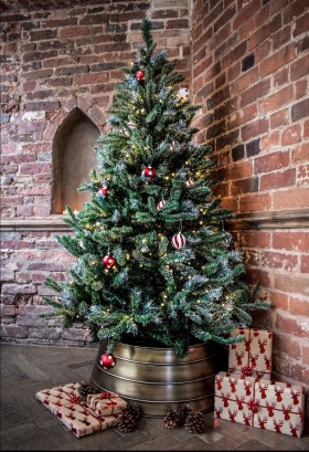 Charlton Island Metal Christmas Tree Skirt