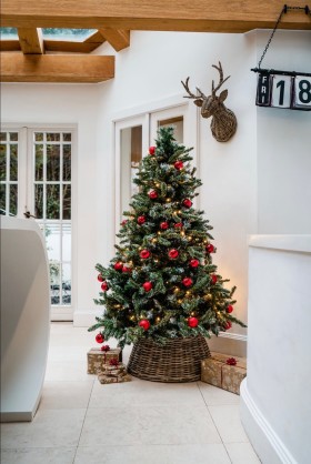 Charlton Island Round Wicker Tree Skirt