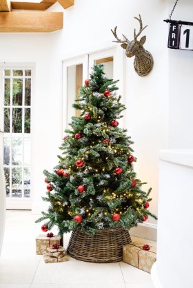 Charlton Island Round Wicker Tree Skirt